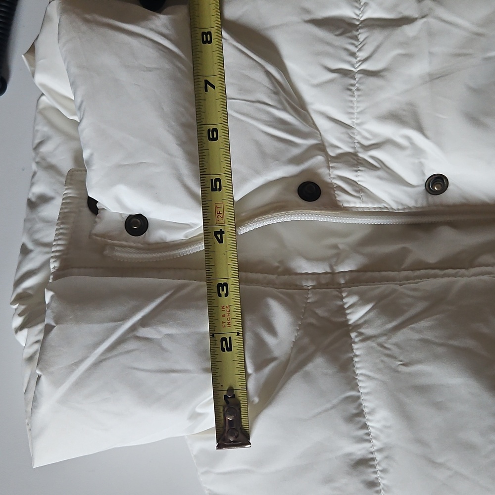 Old Navy Women's White Quilted Vest - Picture 11 of 14